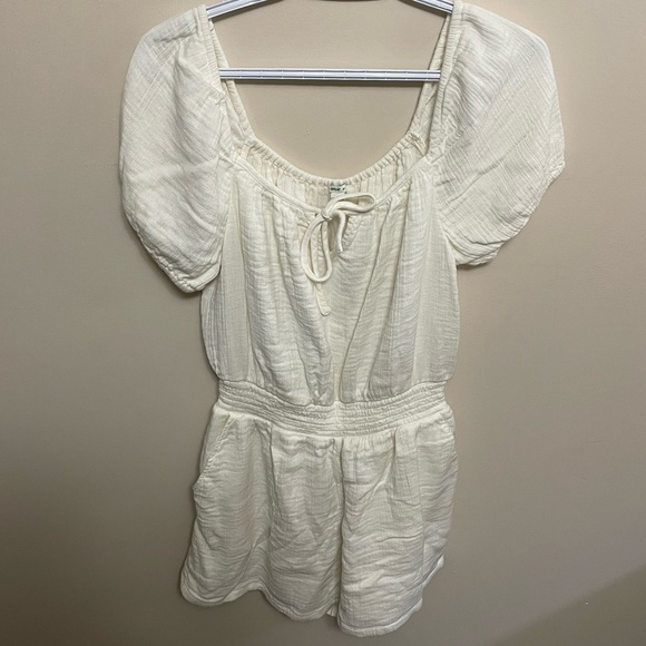 ❤️Aerie Puff Sleeve Romper - Picture 3 of 10